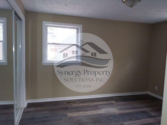 Building Photo - COMING SOON MADISON RANCH WITH 2 BATHS!