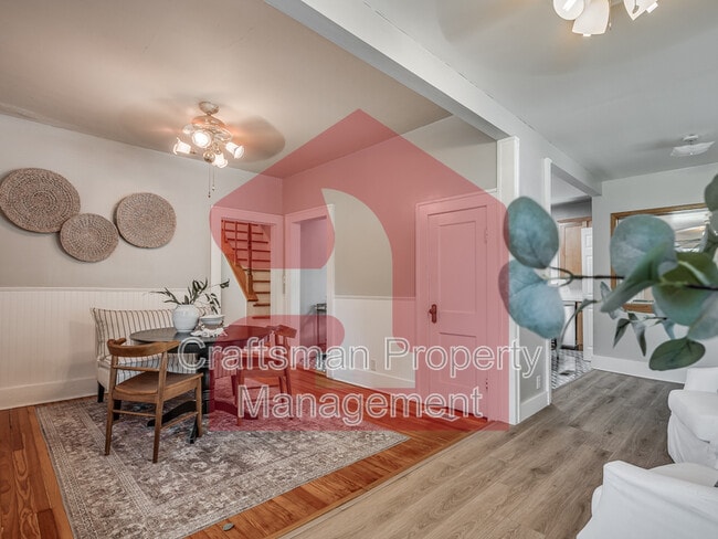 Building Photo - 1501 Gladstone Terrace