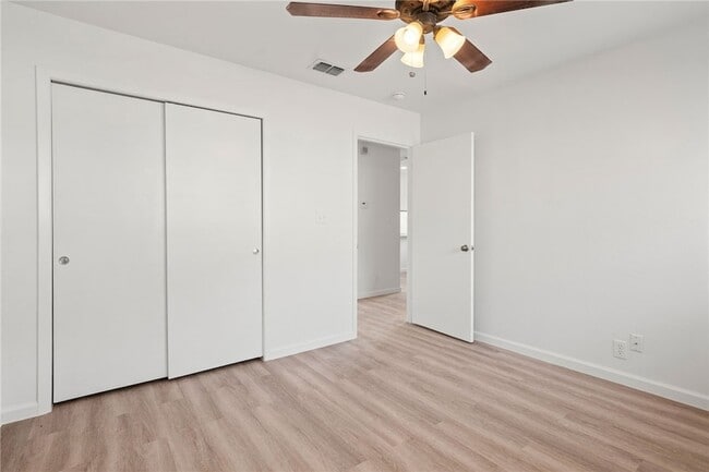 Building Photo - 6112 Hidden Oaks St