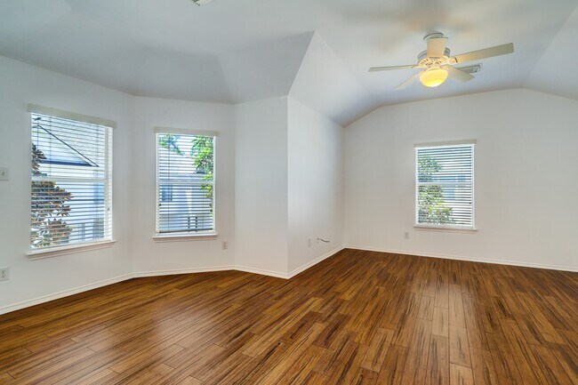 Building Photo - 1702 Redwing Cove Dr