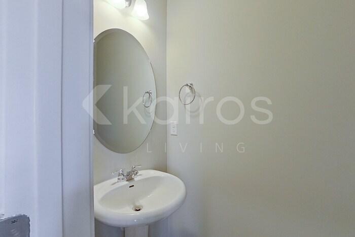 Building Photo - 908 Silent Barge Cv