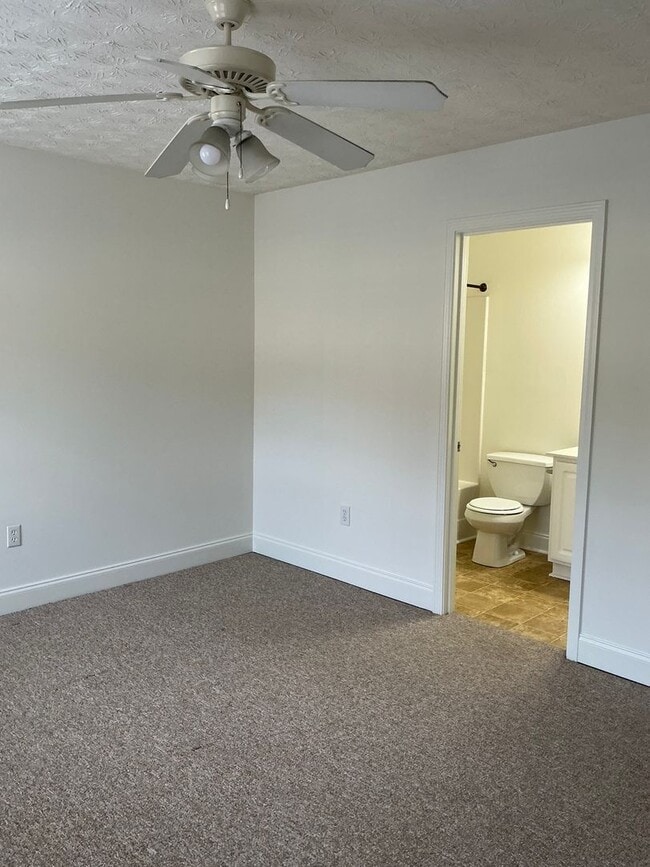 Building Photo - 2 BR 2.5 BA Condo in Gated Community- Mall...