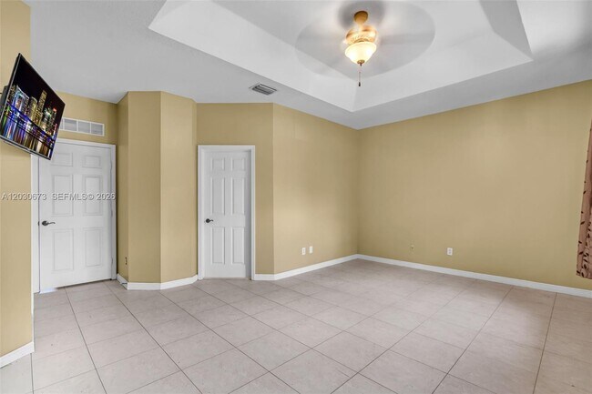 Building Photo - 5149 SW 137th Ave