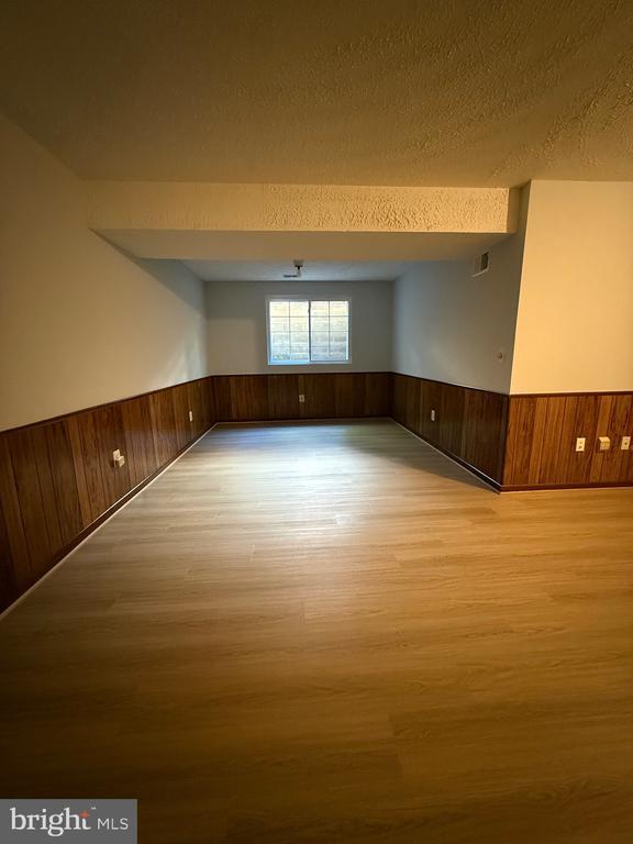 Building Photo - 3301 Fallowfield Dr