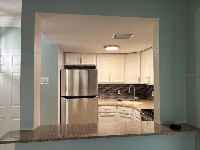 Building Photo - 3845 S Lake Dr