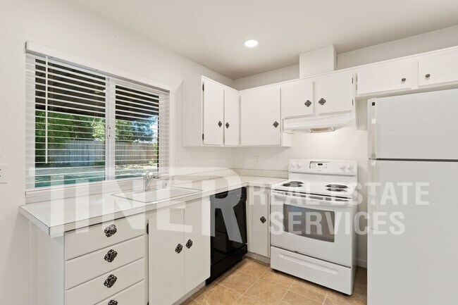 Building Photo - 8912 Lanier Way