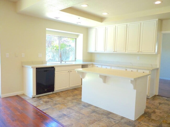 Building Photo - 703 Bahama Ln