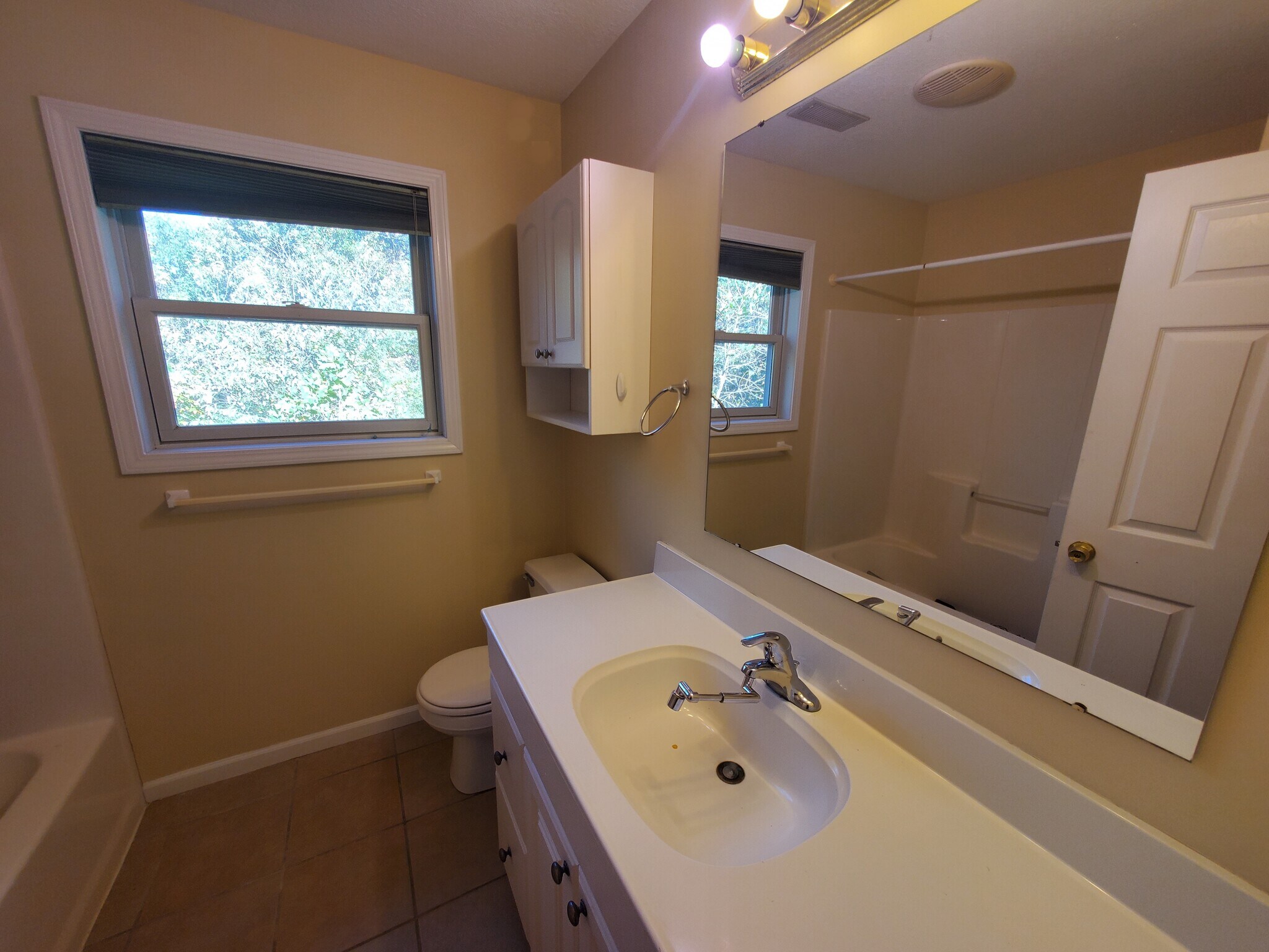2nd Floor Bathroom - 5328 Godas Cir