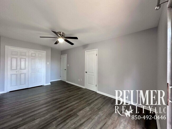 Building Photo - 4823 Huron Dr