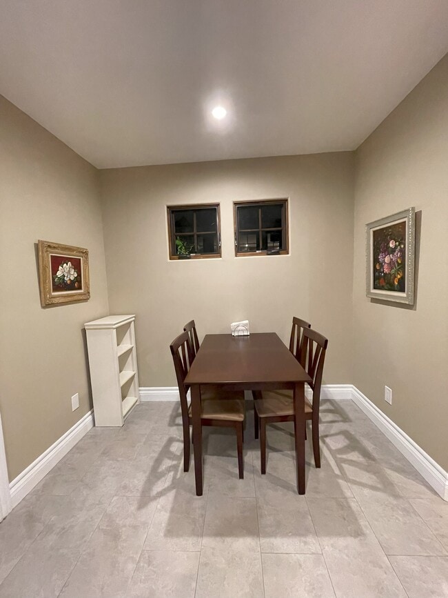 Building Photo - 1215 Altamead Dr