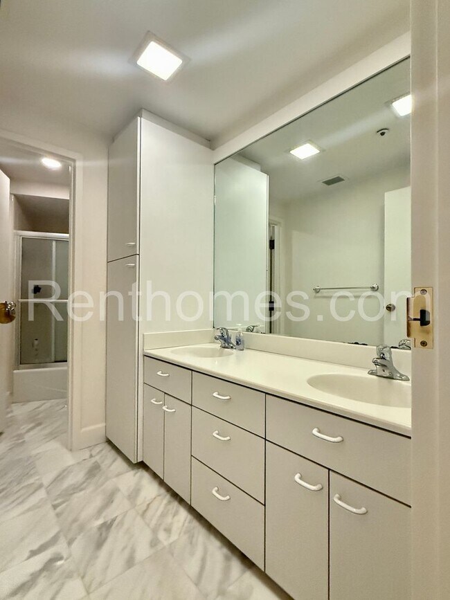 Building Photo - 4204 Explorer Ct