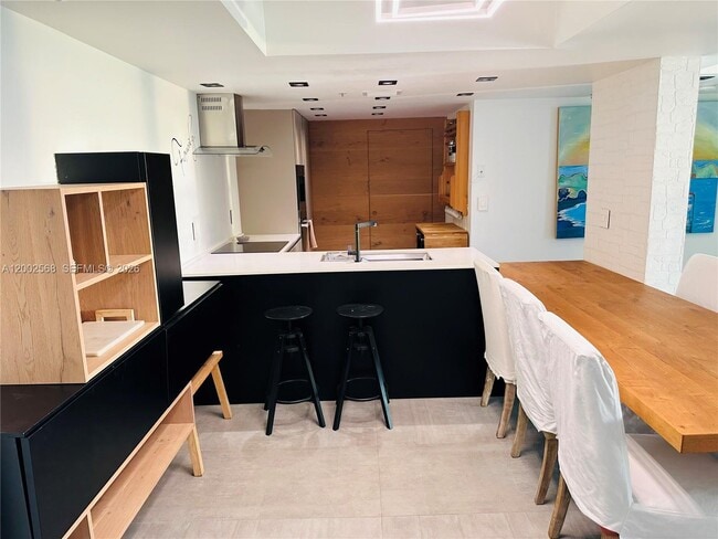 Building Photo - 650 West Ave