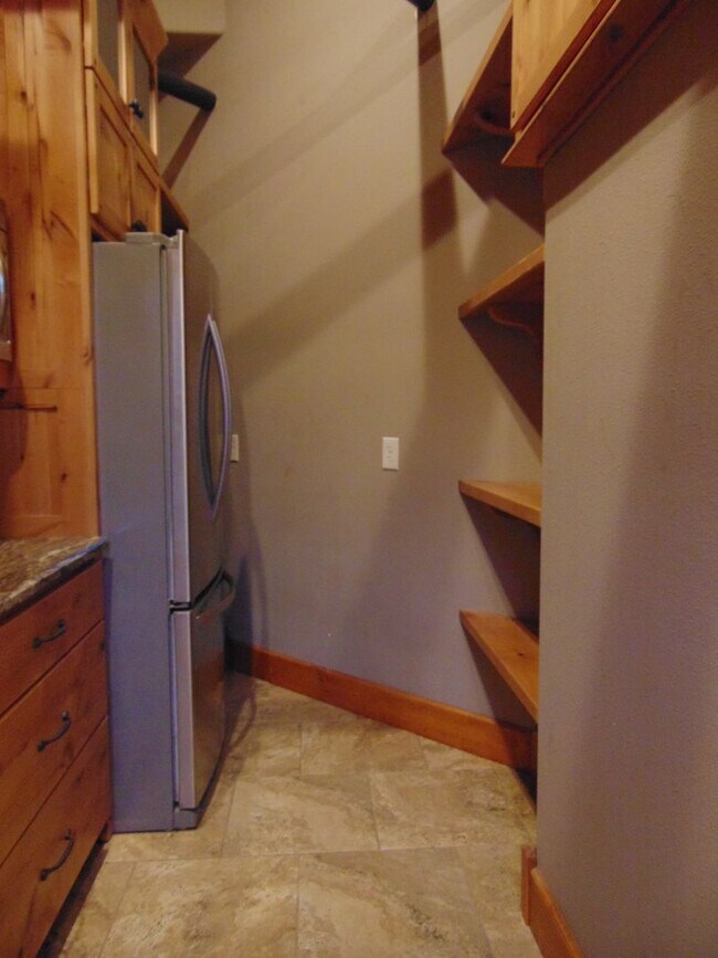 Building Photo - Majestic 3 Bed Mid MO Ranch!
