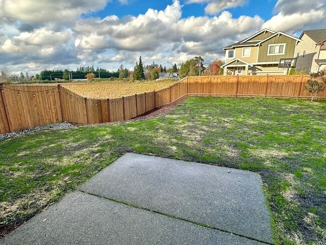 Building Photo - Stunning Stewart Crossing Home!