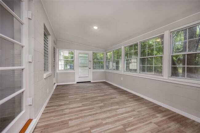 Building Photo - 640 NW 36th Ter