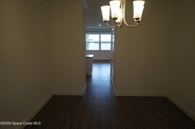 Building Photo - 153 Oakcrest Ave NE