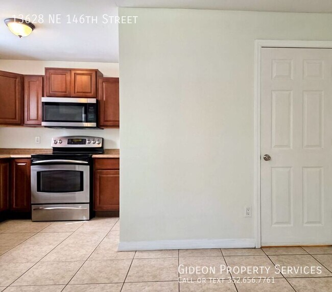 Building Photo - 13628 NE 146th St