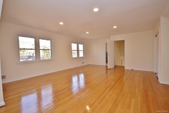 Building Photo - 3 Lakeview Ave