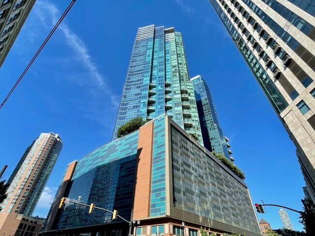 Building Photo - 77 Hudson St