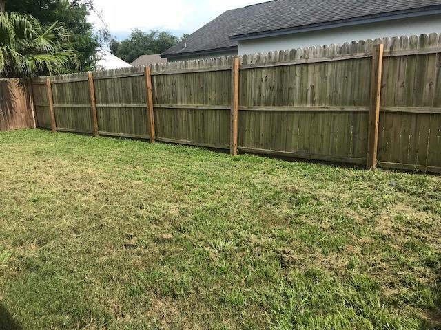 Building Photo - Cozy 3/2 Fenced Home on a Corner Lot