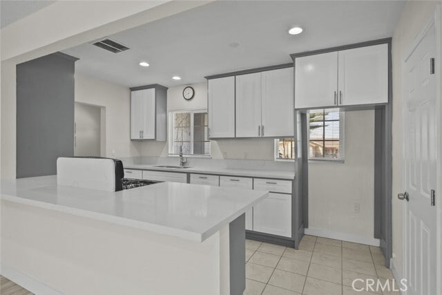 Building Photo - 5040 N Lyman Ave