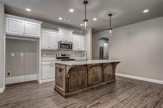Building Photo - Beautiful 4 bedroom in Yukon