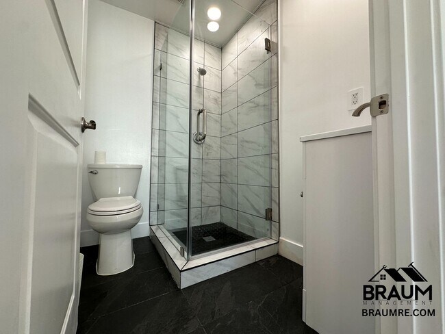 Building Photo - 1111 S Crest Dr