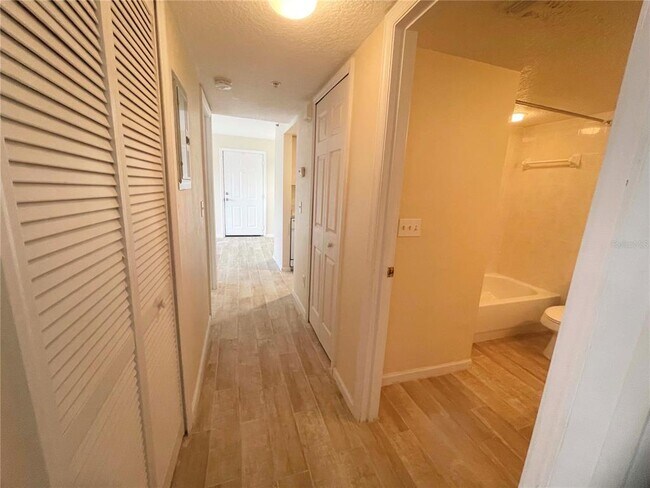 Building Photo - 1122 S Pine Ridge Cir