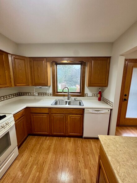 Kitchen - 16101 S Legion Ct