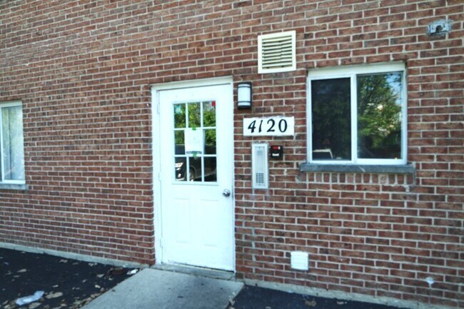 Building Photo - 4120 Williamsburg Ct