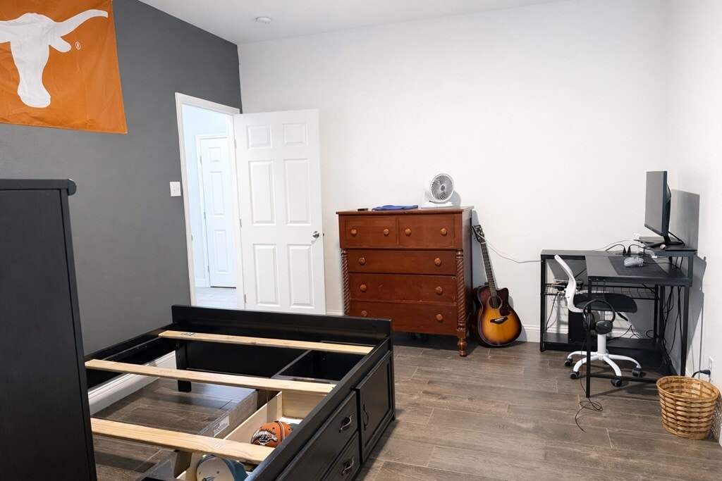 Building Photo - 2917 Dustin Dr