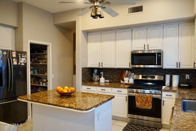 Building Photo - 571 W Locust Dr.