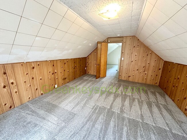 Building Photo - 3-Bedroom, 2-Bathroom House with Attached ...
