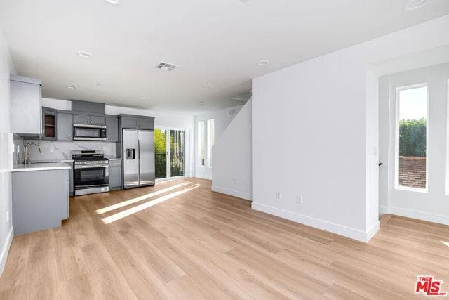 Building Photo - 10801 Kling St