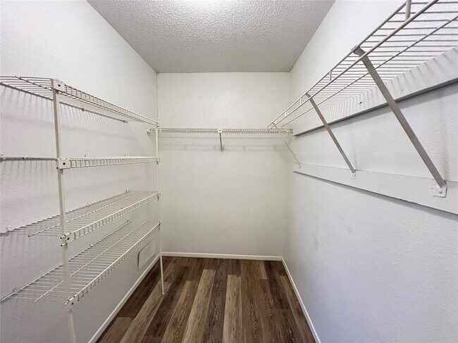 Building Photo - 10616 Mellow Meadow Dr