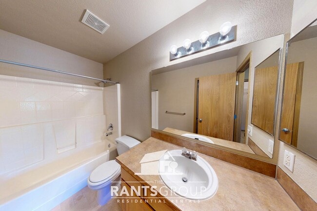 Building Photo - Spacious 3-Bed, 2.5-Bath home in the Olymp...