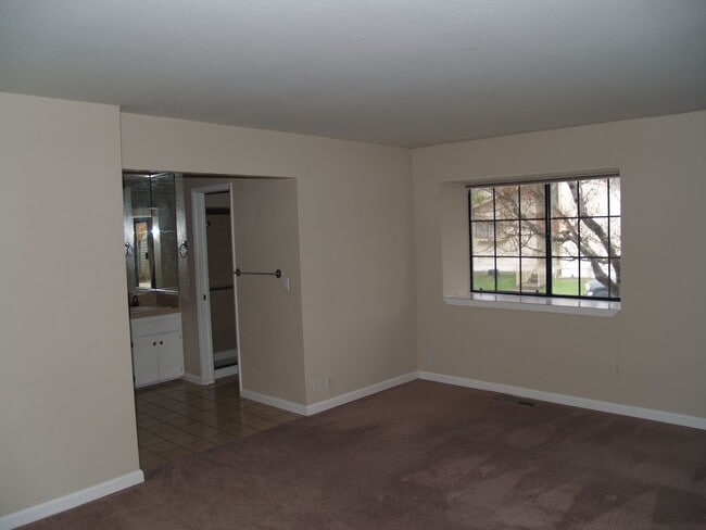Building Photo - DANVILLE, 3BD/2BA Single Story Family Home...