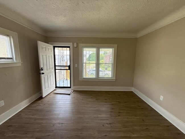 Building Photo - Fully Renovated 3-Bedroom Home – Move-In R...