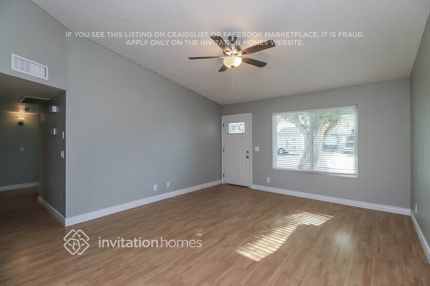 Building Photo - 2926 E Escondido Ave