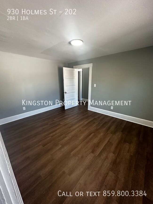 Building Photo - Newly Renovated 2 Bedroom Now Available! 1...