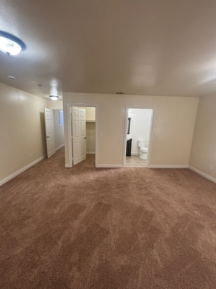 Building Photo - 1011 E 56th St