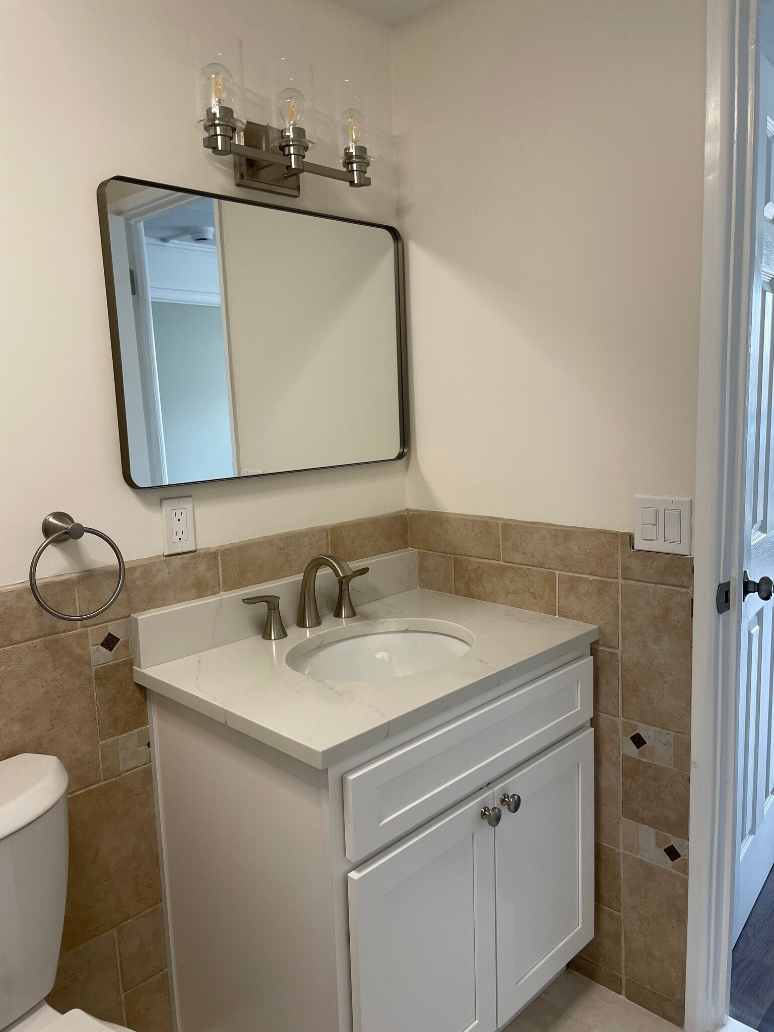 Building Photo - 46 Cochituate Rd