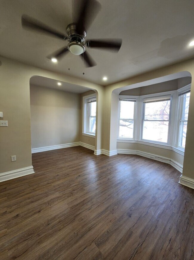 Building Photo - 330 W Philadelphia St