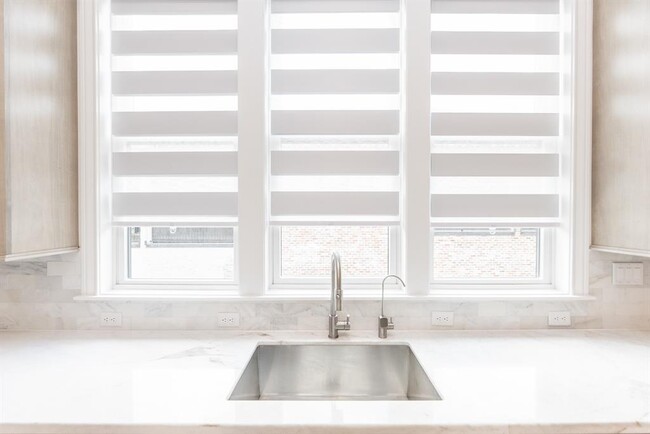 Building Photo - 7518 Viano Ln