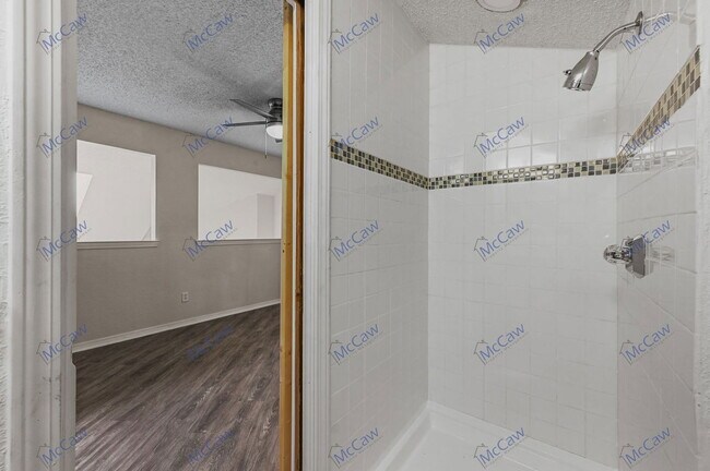 Building Photo - 5590 Spring Valley Rd