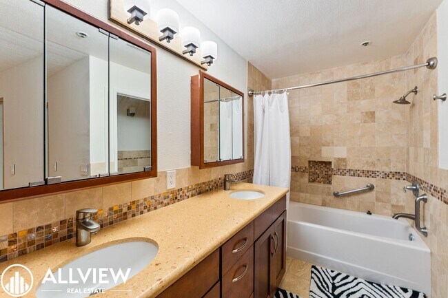 Building Photo - Fully Furnished Condo (2 Bed/2 Bath + Den) Nestled in the Coveted Newport Heights Community!