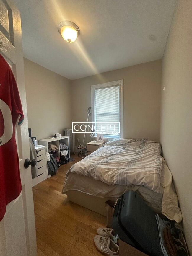 Building Photo - 47 Hillside St