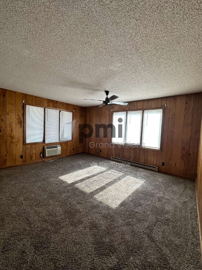 Building Photo - 955 4th St