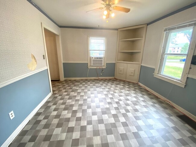 Building Photo - 5 bed 1.5 Bath Single Family Home! Near NDSU!