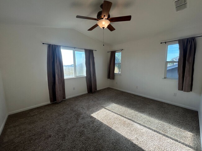 Building Photo - Nice home in North Turlock!